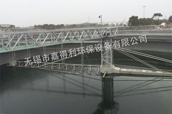 ZCCG型垂架式中心傳動(dòng)刮泥機